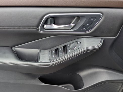 Used 2021 Nissan Rogue SL image 6