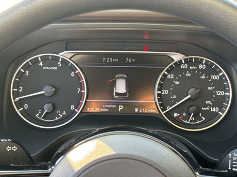 Used 2023 Nissan Rogue SV image 16