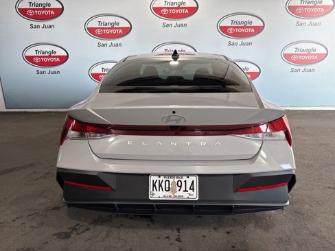 Used 2025 Hyundai Elantra SE image 5