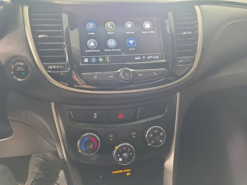 Used 2019 Chevrolet Trax LT w/ LT Convenience Package image 19