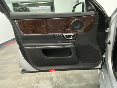Used 2017 Jaguar XJ R-Sport image 43