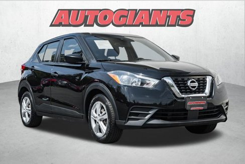 Used 2020 Nissan Kicks S image 1