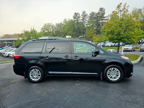 Used 2017 Toyota Sienna XLE Premium image 8