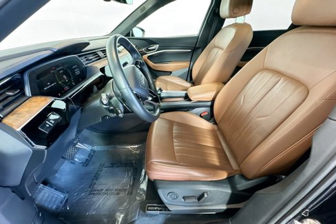 Used 2023 Audi e-tron Premium Plus w/ Premium Plus Package image 19