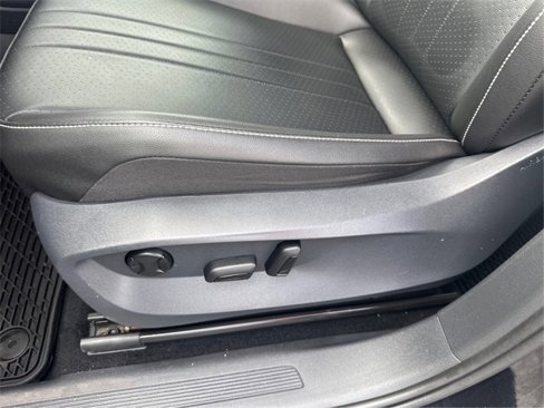 Used 2022 Volkswagen Tiguan SE w/ Panoramic Sunroof Package image 26