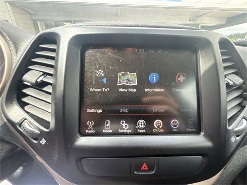 Used 2015 Jeep Cherokee Latitude image 19
