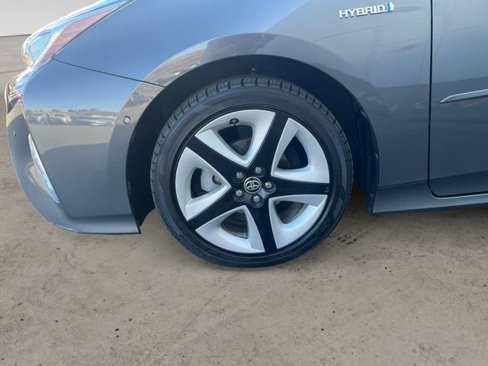 Used 2017 Toyota Prius Four image 14