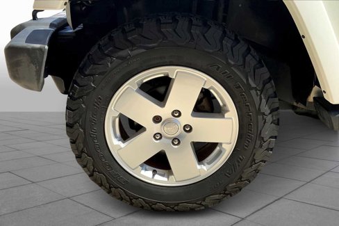 Used 2010 Jeep Wrangler Unlimited Sahara w/ Dual Top Group image 10