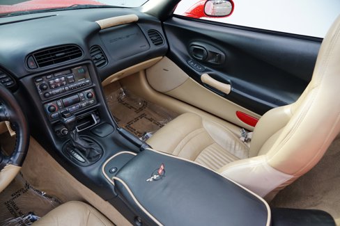 Used 2000 Chevrolet Corvette Convertible w/ Performance Handling Pkg image 18