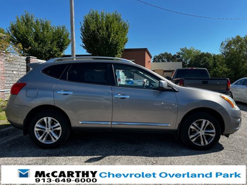 Used 2013 Nissan Rogue SV image 2