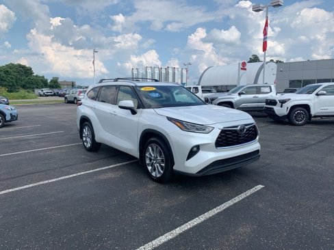 Used 2022 Toyota Highlander Limited image 2