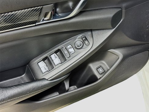 Used 2018 Honda Accord Sport image 17