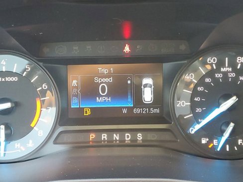 Used 2018 Ford Explorer XLT image 19