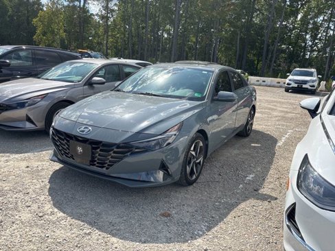 Used 2022 Hyundai Elantra Limited image 3