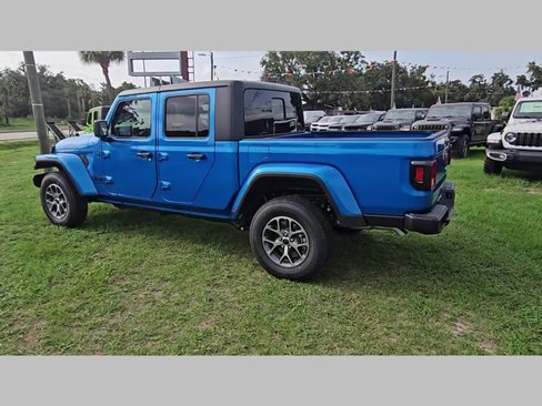 New 2025 Jeep Gladiator Sport image 17
