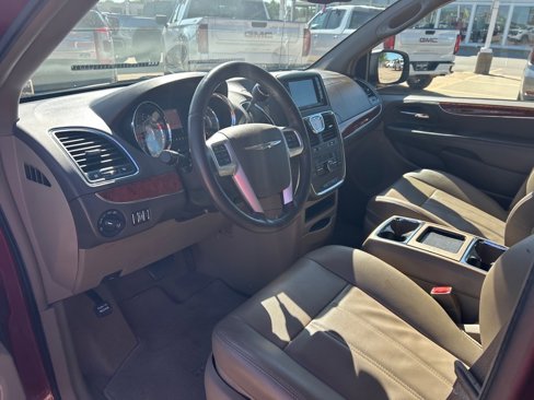 Used 2013 Chrysler Town & Country Touring image 26