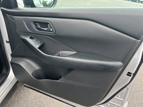 Used 2024 Nissan Rogue S image 32