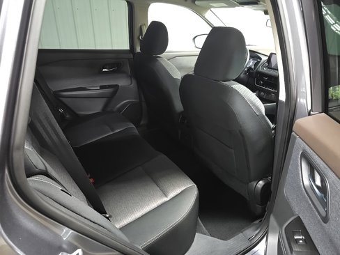 Used 2021 Nissan Rogue SV image 17