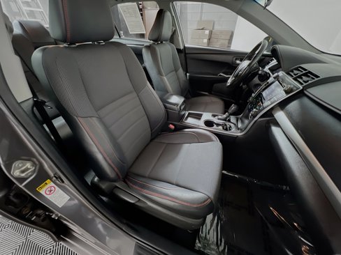 Used 2016 Toyota Camry SE image 30