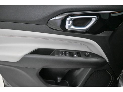 Used 2022 Jeep Compass Limited image 8