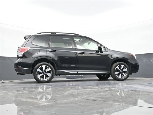 Used 2017 Subaru Forester 2.5i Premium w/ All-Weather Package image 43