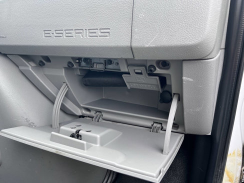 Used 2015 Ford E-350 and Econoline 350 Super Duty image 33