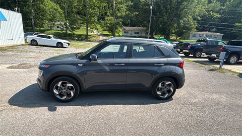 Used 2024 Hyundai Venue SEL image 5