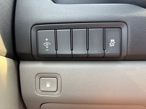 Used 2017 Kia Sedona LX w/ LX Essentials Premium Package image 23