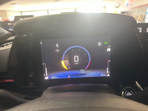 New 2025 Chevrolet Trax RS w/ Sunroof Package image 17