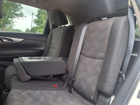 Used 2016 Nissan Rogue SV w/ SV Premium Package image 10