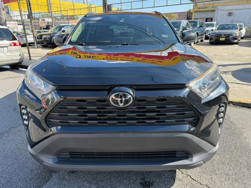 Used 2019 Toyota RAV4 LE image 2
