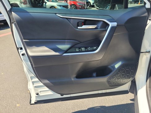 Used 2021 Toyota RAV4 XLE image 17