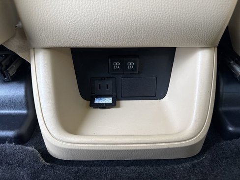 Used 2017 Toyota Highlander XLE image 32