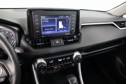 Used 2020 Toyota RAV4 XLE Premium image 26