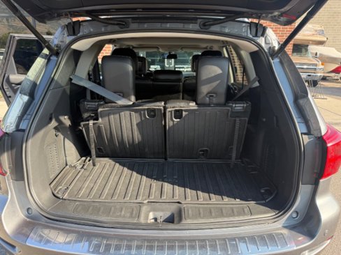Used 2017 Nissan Pathfinder Platinum image 12