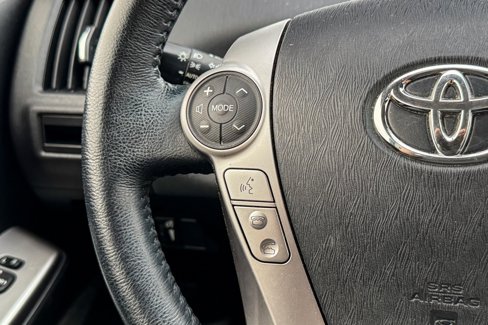 Used 2017 Toyota Prius V Four image 15