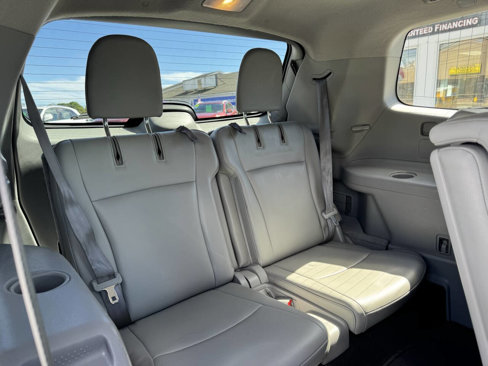 Used 2013 Toyota Highlander Limited image 32