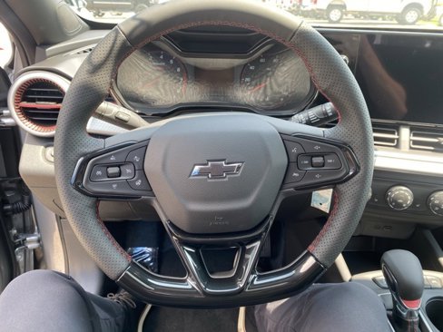 New 2025 Chevrolet Trax RS w/ Sunroof Package image 13