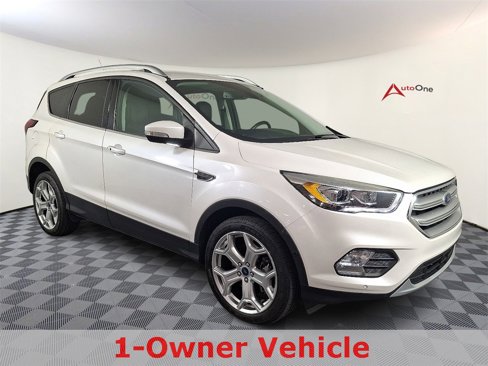 Used 2019 Ford Escape Titanium w/ U9j03 - Titanium Tow Package image 1