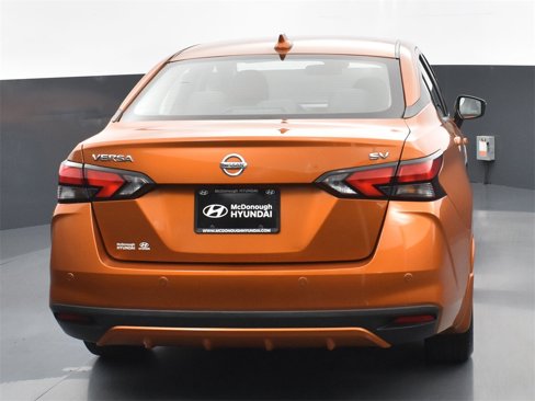 Used 2021 Nissan Versa SV image 4