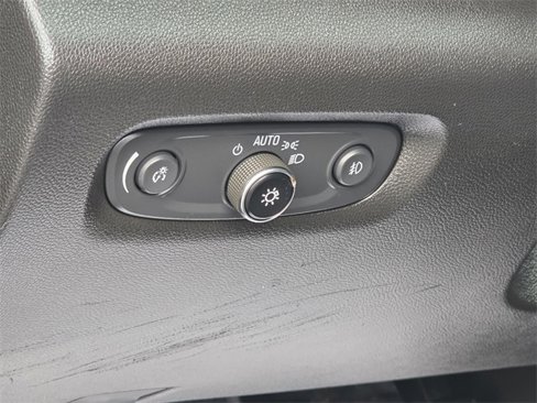 Used 2021 Chevrolet Traverse LT image 8