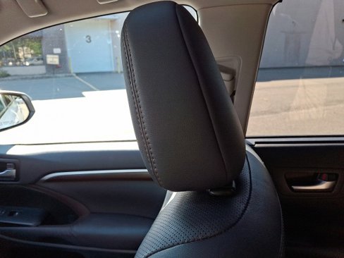 Used 2014 Toyota Highlander Limited image 17