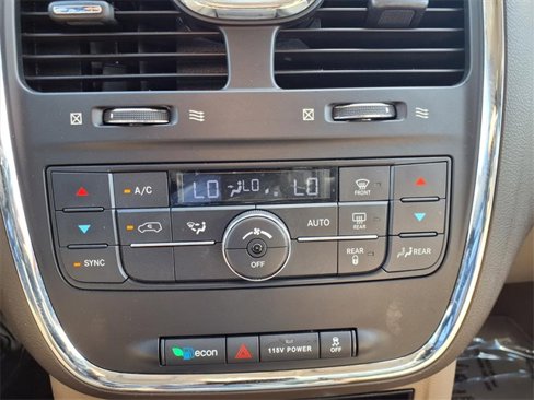 Used 2016 Chrysler Town & Country Touring image 13