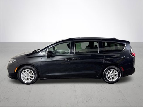 Used 2022 Chrysler Pacifica Touring-L image 9
