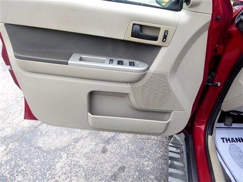 Used 2010 Ford Escape XLT image 9