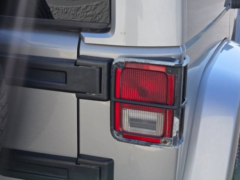 Used 2015 Jeep Wrangler Unlimited Sahara image 11