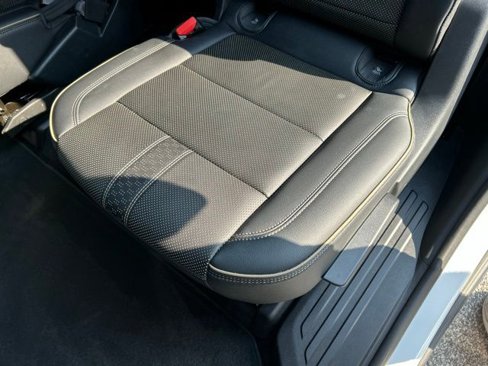 Used 2024 Chevrolet Traverse RS image 42