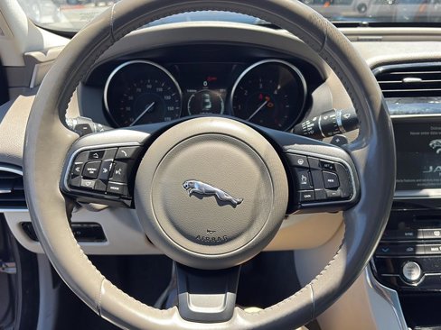 Used 2017 Jaguar XE Prestige image 18