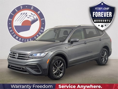 Used 2022 Volkswagen Tiguan SE image 1