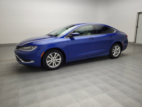 Used 2016 Chrysler 200 Limited w/ Convenience Group image 2